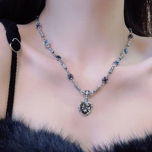 Heart pendant flower rhinestone necklace