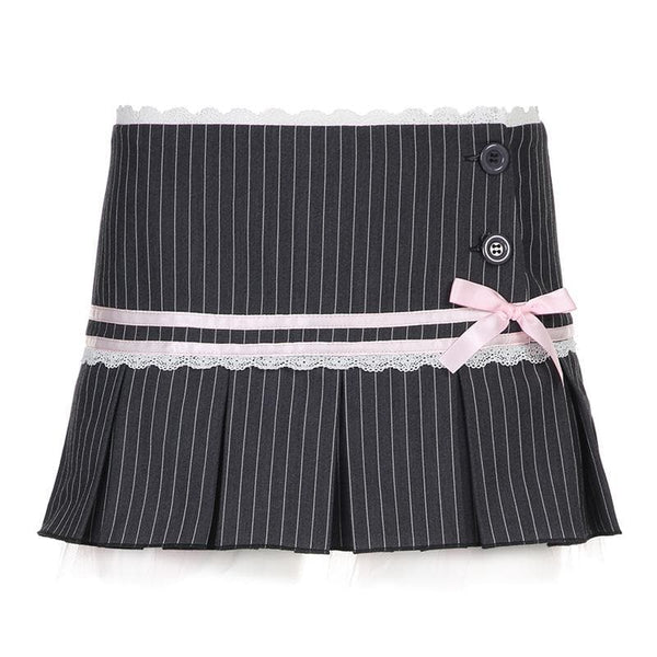 Minifalda con estampado de rayas y botones plisados ​​con dobladillo de encaje y lazo 