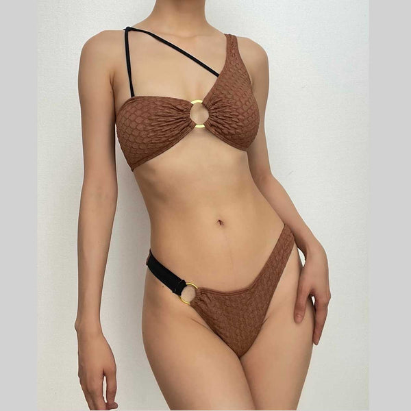 Traje de baño bikini con aro irregular con textura en contraste 