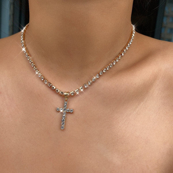Cross pendant rhinestone necklace
